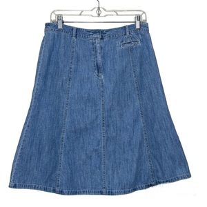 Vintage light wash L.L. Bean A-Line denim skirt. 100% cotton. Women’s 10 regular